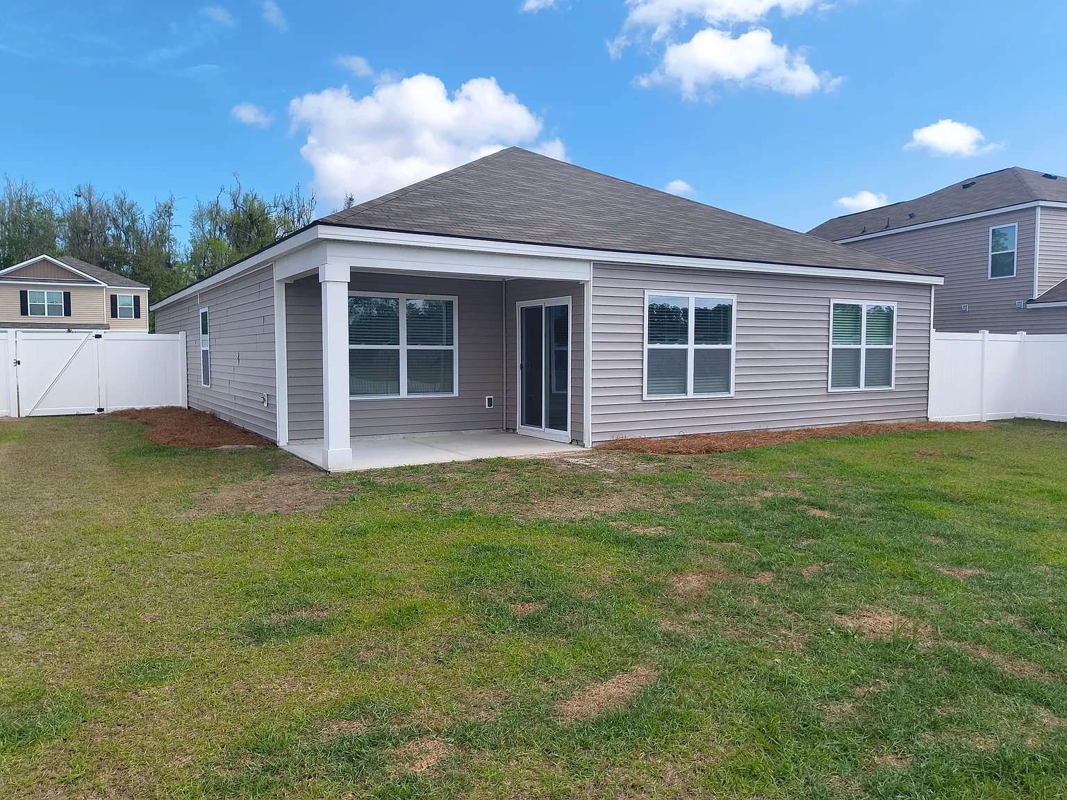 Price Improvement! Waterfront Living and Landscaping! 3 Bed / 2 Bath Home in Autumns Wood — Photo 2