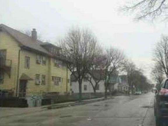 Exterior Neighborhood (street photo)