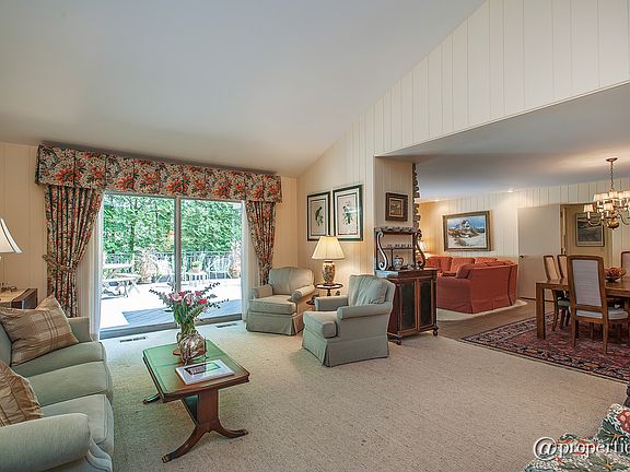 Living Room/Dining Room
