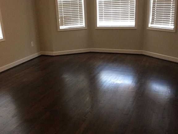Nice bay window and full blinds make for a comfortable living room