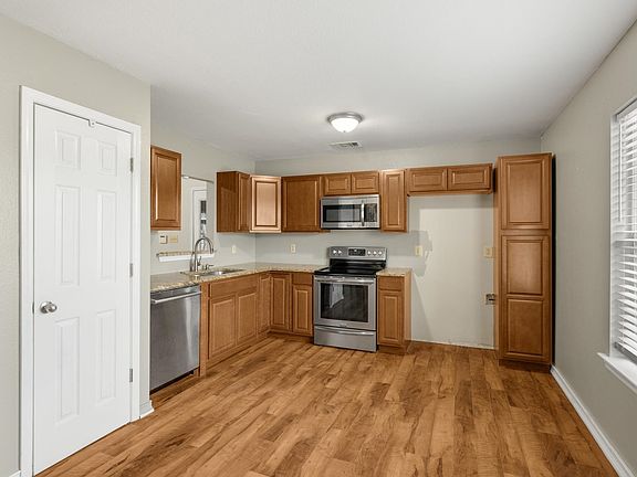 5th image of 141 Baltic Ave