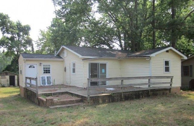 1st image of 544 Lakeview Dr