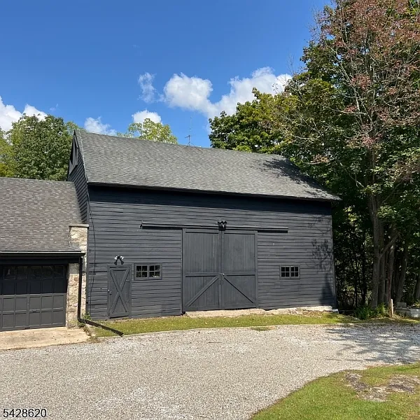 4 bed, 2.0 bath, $5,200 — Photo 4
