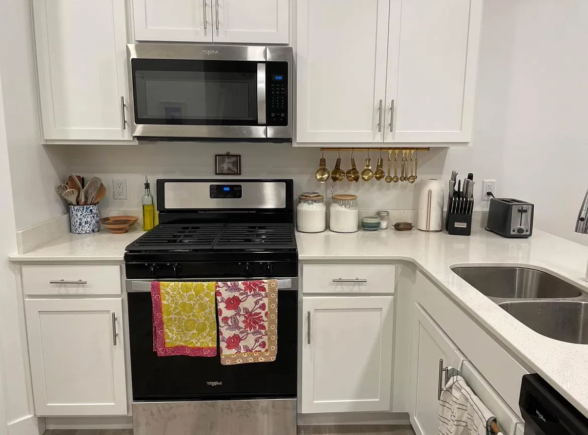 3 bed, 2.5 bath, 1480 sqft, $1,800 — Photo 2