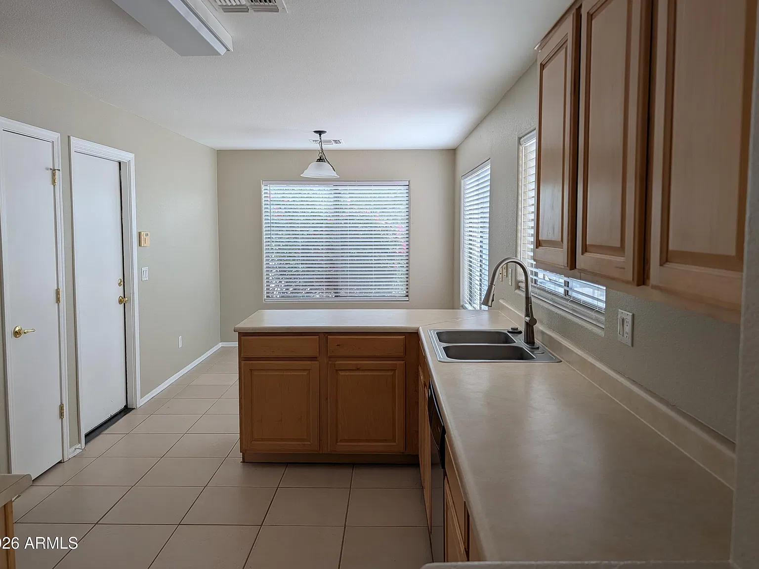 3 bed, 2.0 bath, 1319 sqft, $1,775 — Photo 4