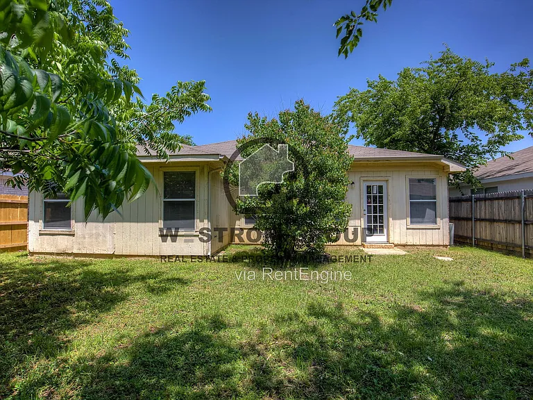 2363 Laurelhill Ln — Photo 34