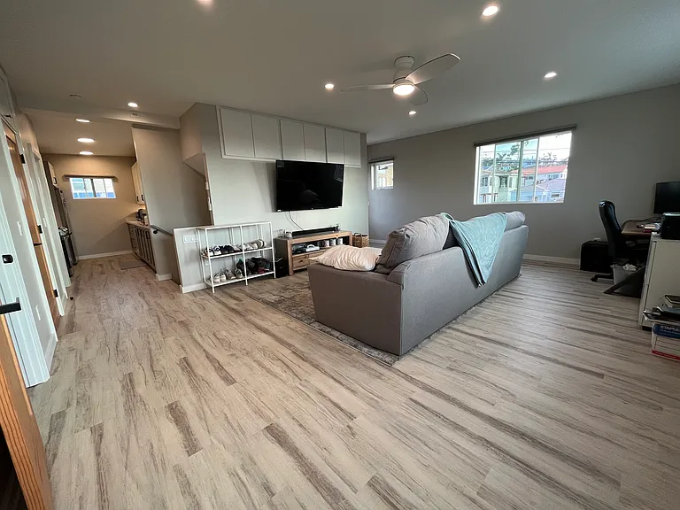 4649 Santa Monica Ave — Photo 12