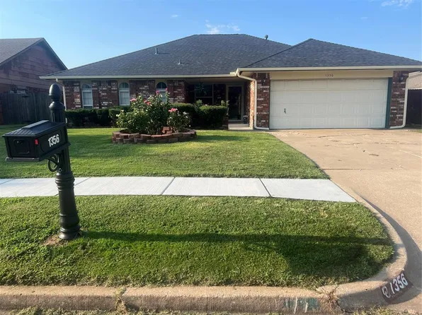 1356 NW 7th Pl, Moore, OK 73170