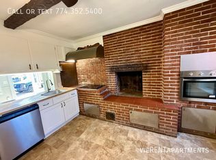 2 E Main St APT 5, Webster, MA 01570