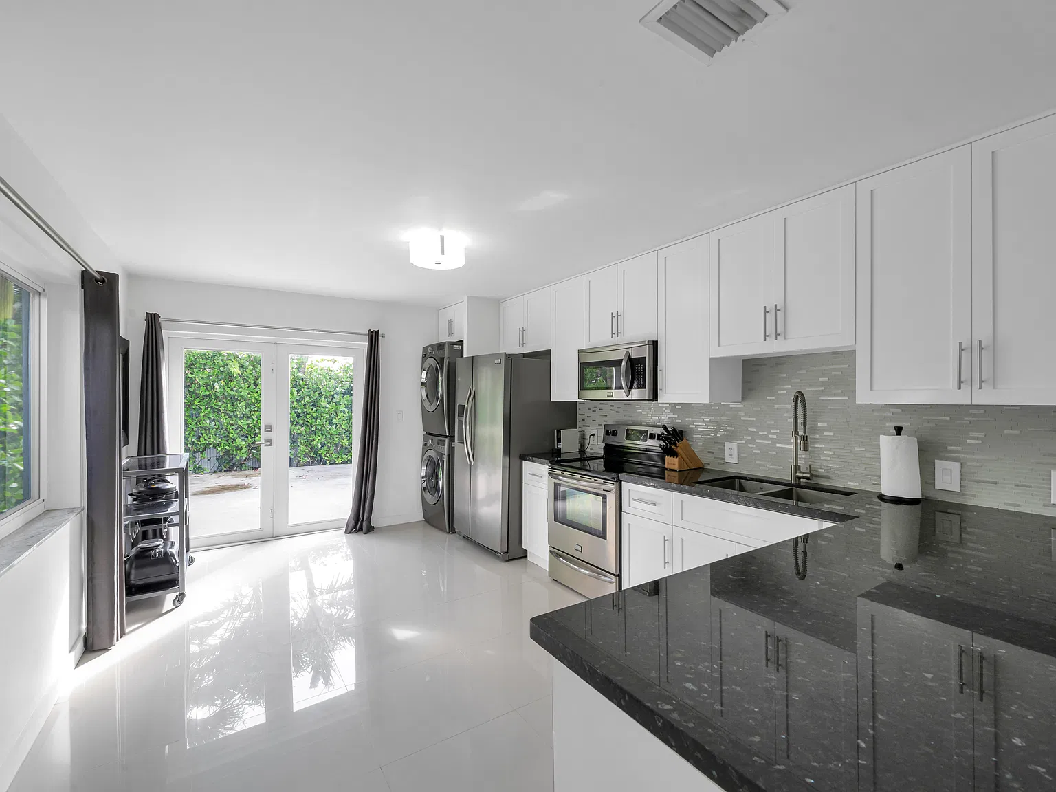 3 bed, 1280 sqft, $3,250 — Photo 3