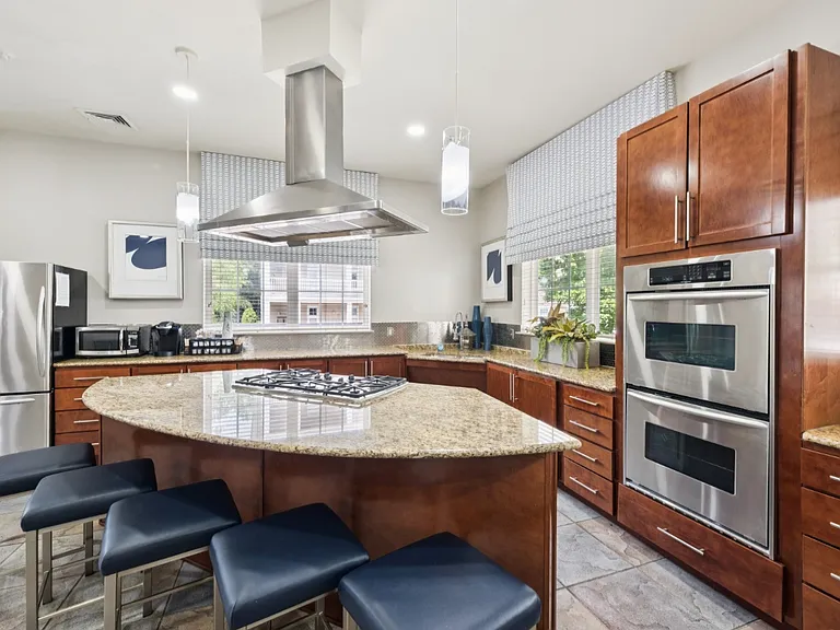 Stone Point Apartments — Photo 32