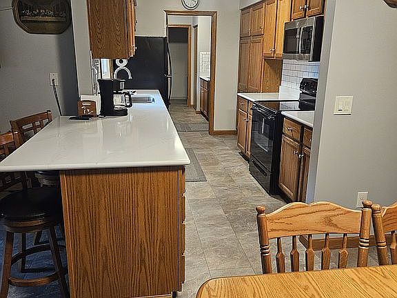 5th image of 878 Amber Dr