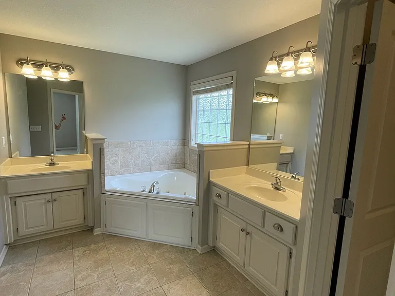 12213 Bennington Ave — Photo 30