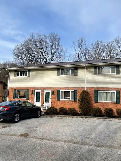 1st image of 760A Gordon Dr