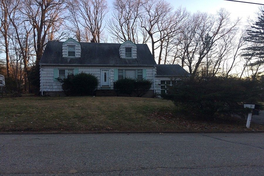 1st image of 12 Andrew Dr