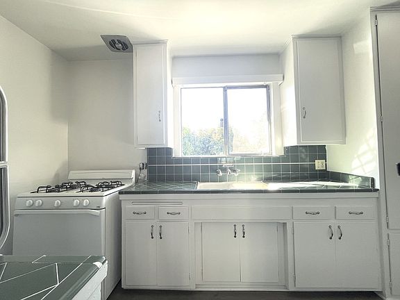 5th image of 10250 W Camarillo St #1