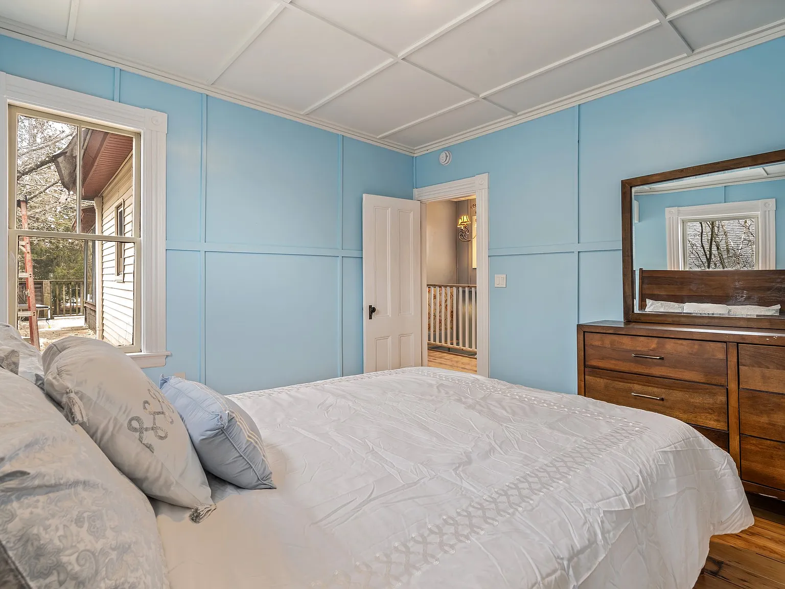 3 bed, 1100 sqft, $3,000 — Photo 3