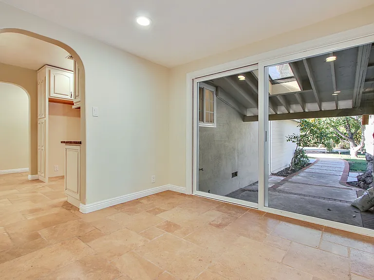 5923 Jumilla Ave — Photo 10