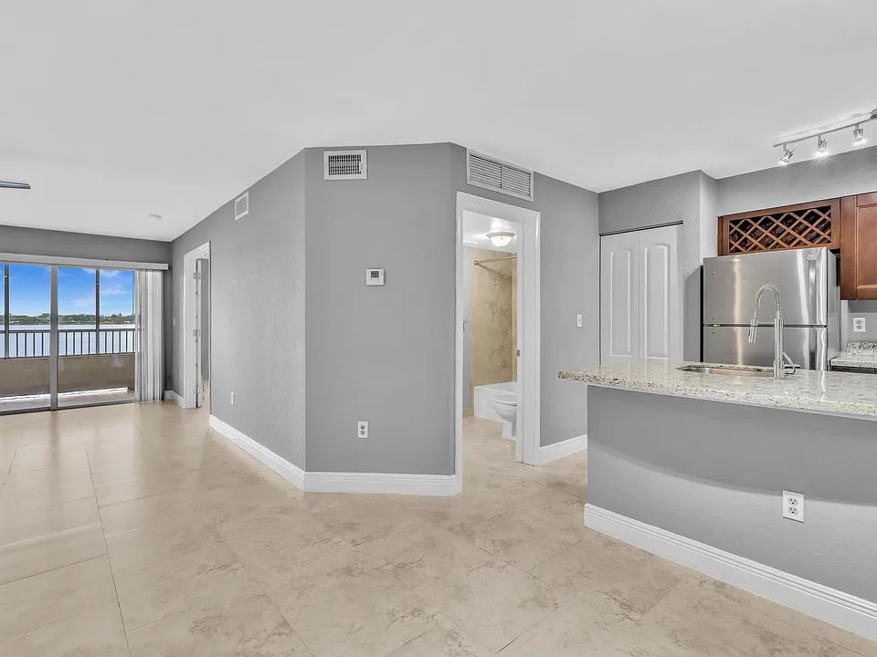 2811 N Oakland Forest Dr #205.5