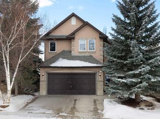 124 E Cresthaven Pl SW, Calgary, AB T3B 5W4