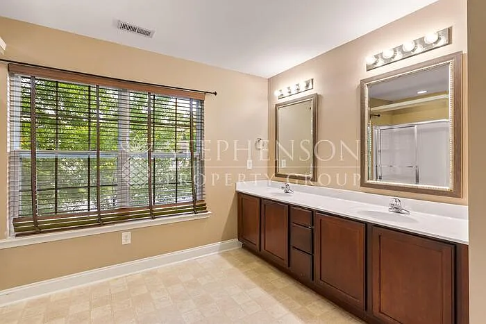 405 Abbeydale Way — Photo 20