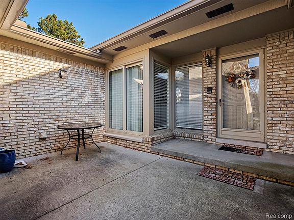 3rd image of 43043 W Kirkwood Dr