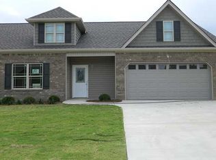 877 Colony Cir, Fort Oglethorpe, GA 30742