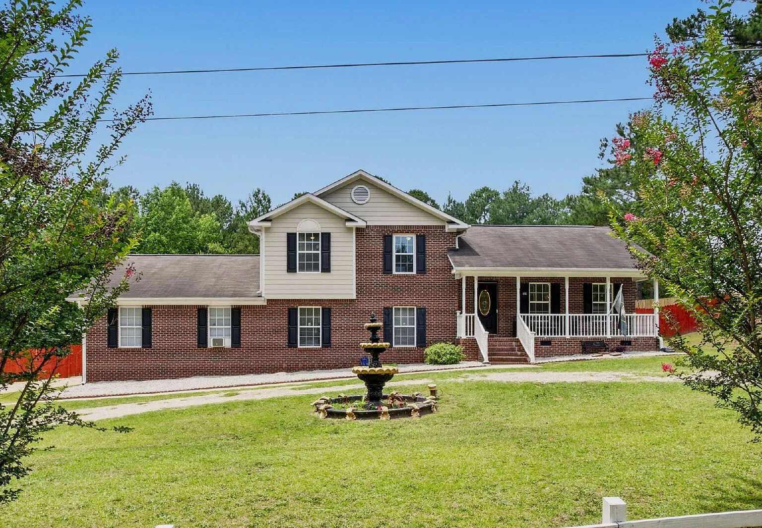 4 bed, 3.0 bath, 2048 sqft, $2,900 — Photo 2