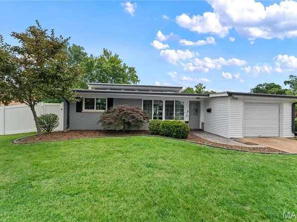 7950 Westover Pl, Saint Louis, MO 63130