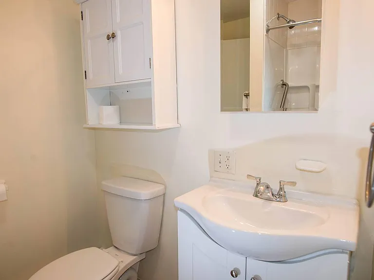 42 Everett St #1 — Photo 15