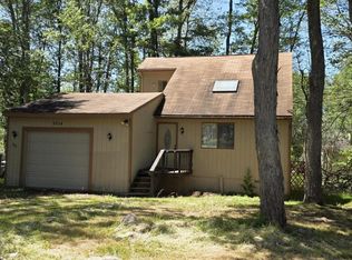 8934 Deerfield Rd, Tobyhanna, PA 18466