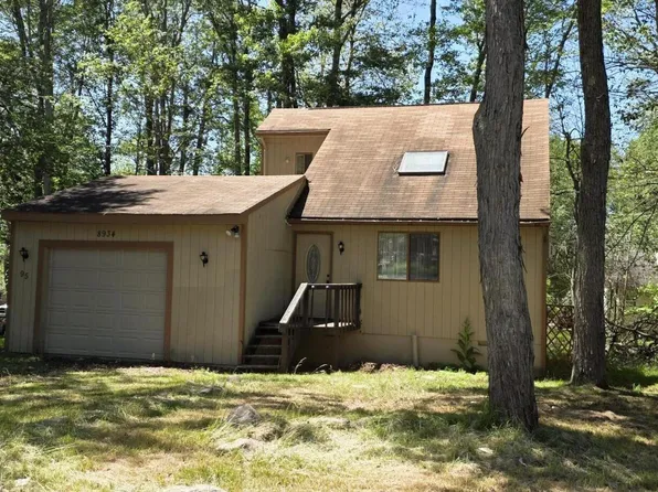 8934 Deerfield Rd, Tobyhanna, PA 18466