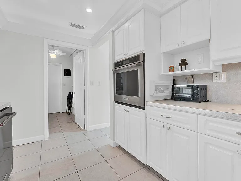 5921 NE 15th Ave — Photo 7