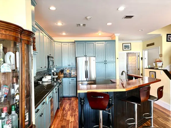 328 N Lake Dr, Lantana, FL 33462
