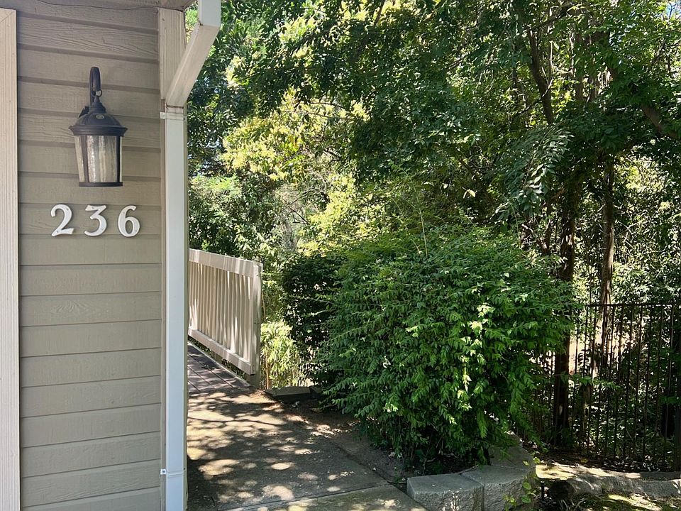 1st image of 236 Live Oak Cir
