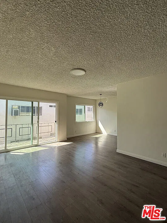 14930 Magnolia Blvd #6