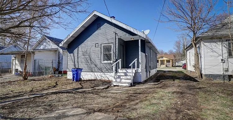 Building Photo - 1739 E Johns Ave