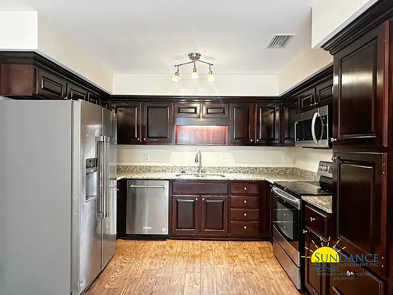 624 Lloyd St — Photo 5