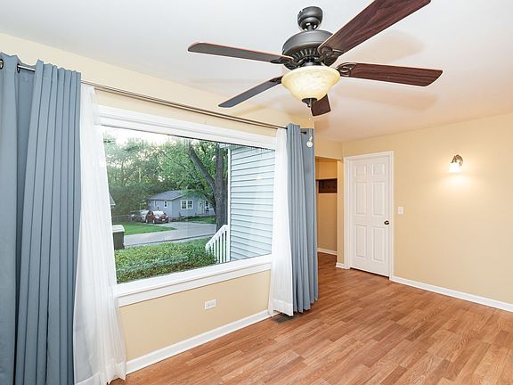 3rd image of 405 Brierhill Dr