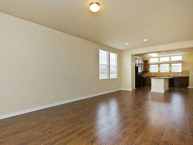335 Rachel St — Photo 8