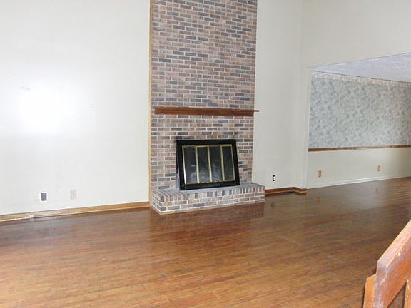 3rd image of 2379 Falcon Hill Dr