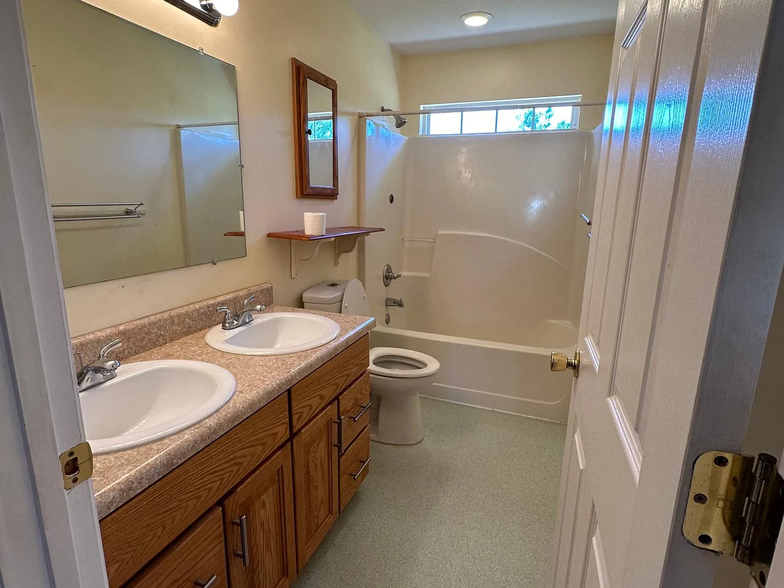3 bed, 2000 sqft, $1,300 — Photo 4