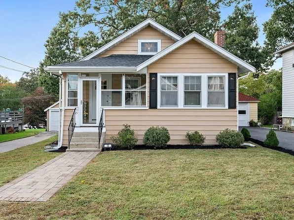 15 Elinor Rd, Weymouth, MA 02190