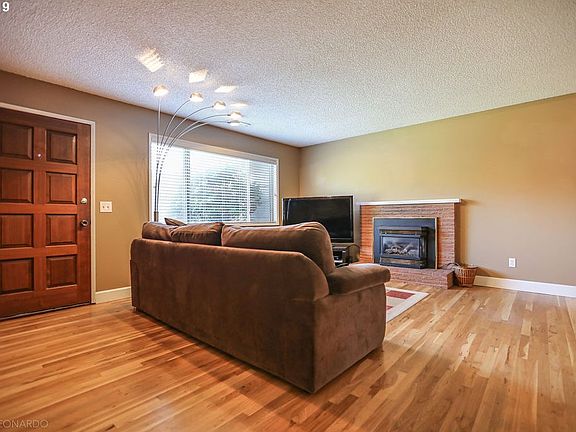 3rd image of 10114 NE 60th St