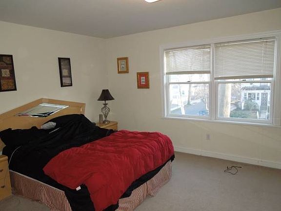 3rd image of 91 Belmont Ave Floor 1