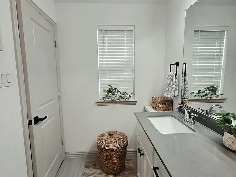 1002 Mikaela Dr — Photo 25
