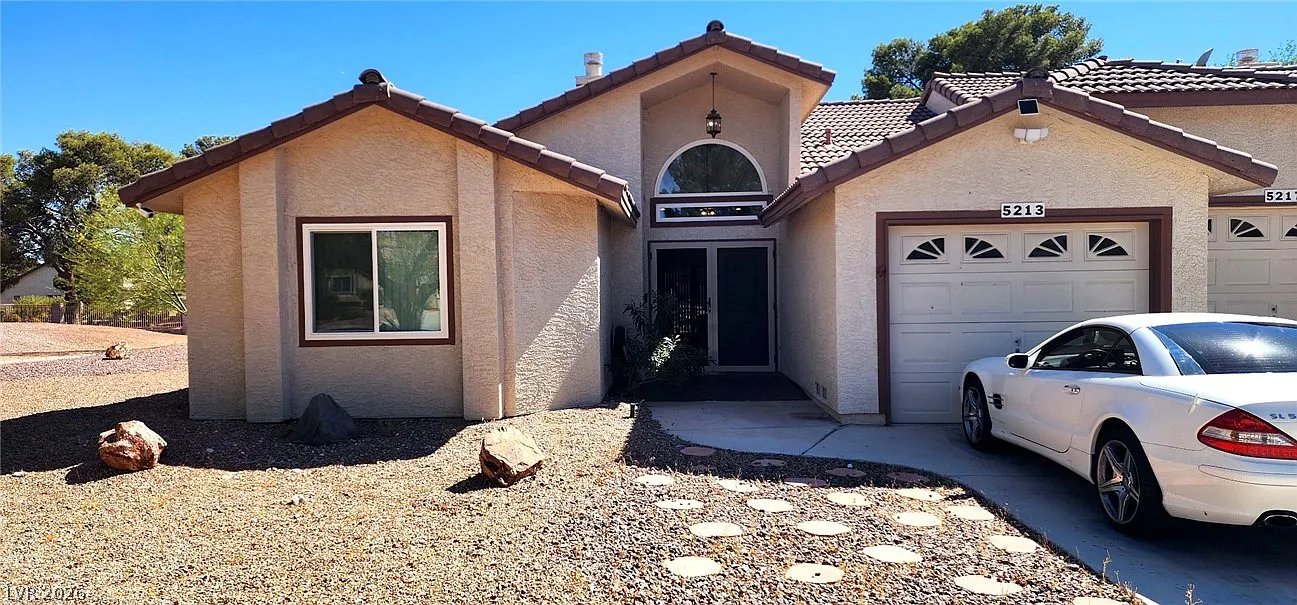 3 bed, 2.0 bath, 1388 sqft, $2,450 — Photo 3