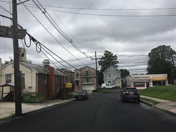 5th image of 1411 Leslie St