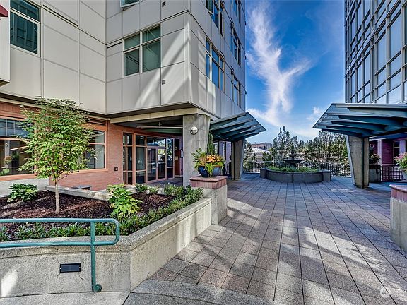4th image of 1100 106th Avenue NE #206