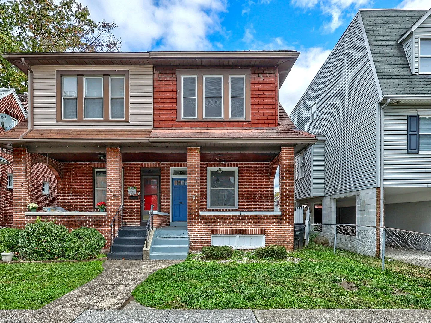 Large 3 Bedroom on 2nd St — Photo 1